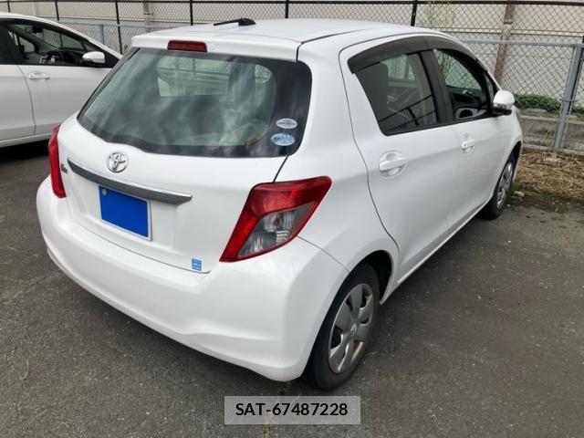 Toyota VITZ 2011-09 8746649-2