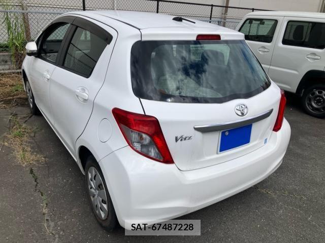 Toyota VITZ 2011-09 8746649-3