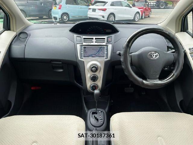 Toyota VITZ 2005-10 8746634-1