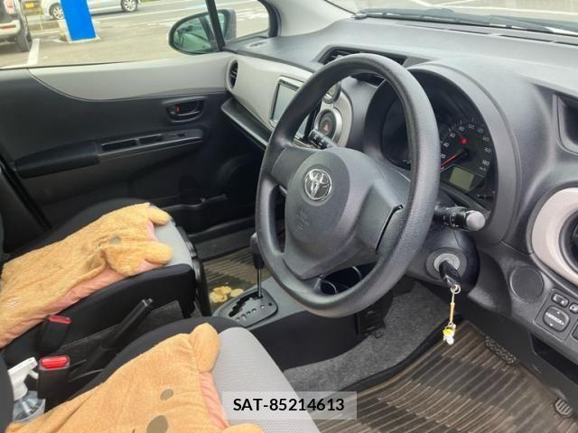 Toyota VITZ 2011-09 8746646-15