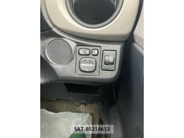 Toyota VITZ 2011-09 8746646-23