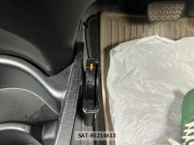 Toyota VITZ 2011-09 8746646-24
