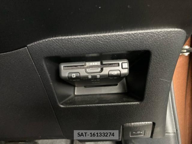 Toyota VITZ 2011-11 8746645-11