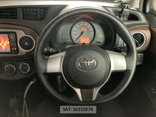 Toyota VITZ 2011-11 8746645-14