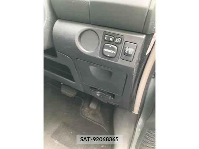 Toyota VITZ 2007-10 8746647-14