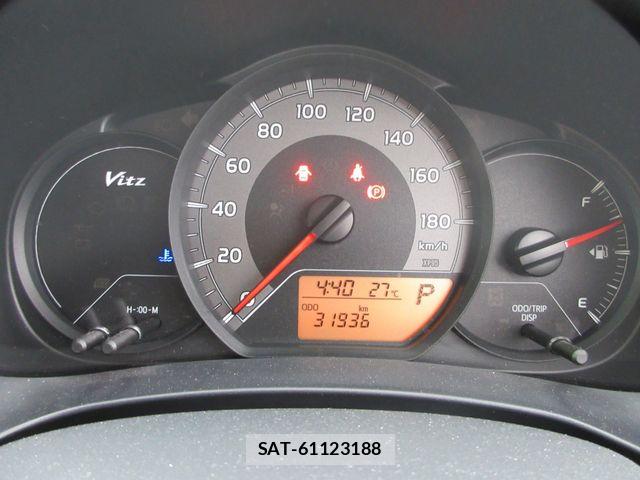 Toyota VITZ 2015-09 8782517-9
