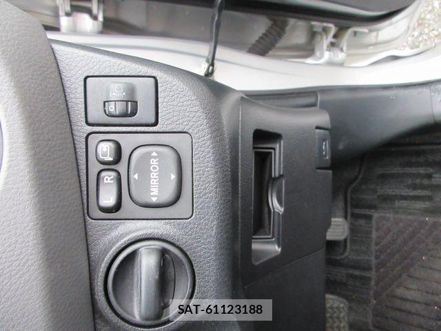 Toyota VITZ 2015-09 8782517-14