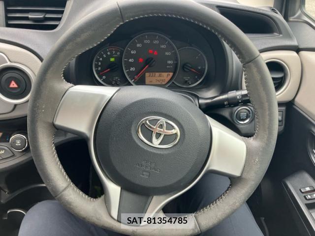 Toyota VITZ 2011-06 8782523-12