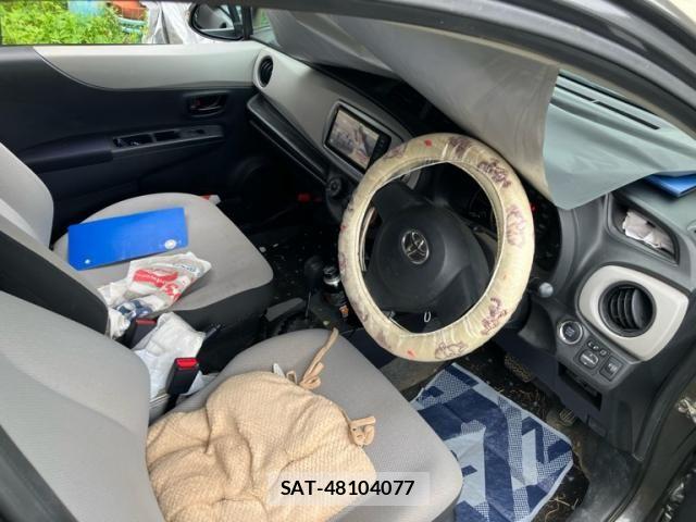 Toyota VITZ 2011-10 8782525-11