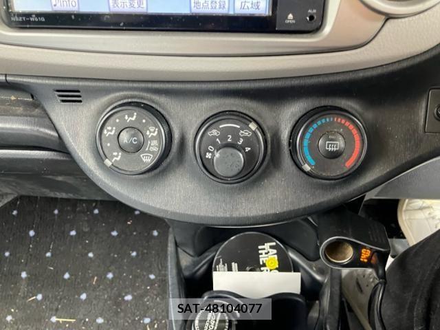 Toyota VITZ 2011-10 8782525-20
