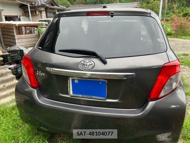 Toyota VITZ 2011-10 8782525-2