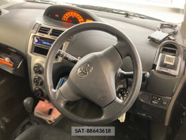 Toyota VITZ 2009-10 8782526-20