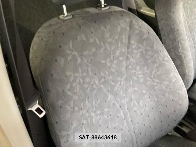 Toyota VITZ 2009-10 8782526-21