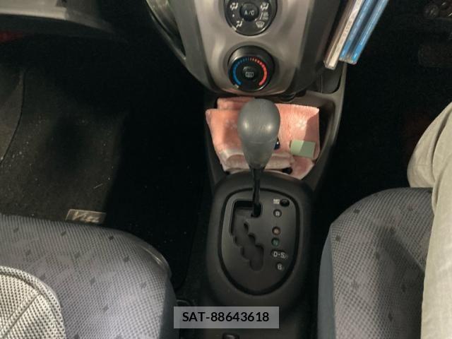 Toyota VITZ 2009-10 8782526-25