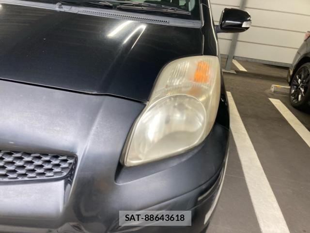 Toyota VITZ 2009-10 8782526-3
