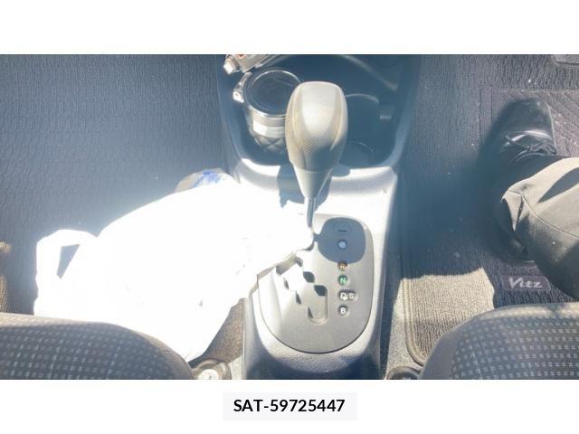 Toyota VITZ 2016-04 8782524-15