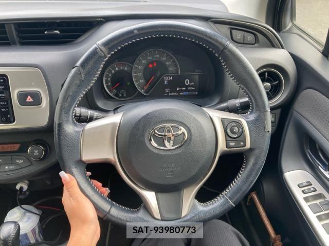Toyota VITZ 2015-10 8832342-15