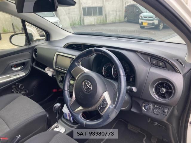 Toyota VITZ 2015-10 8832342-8