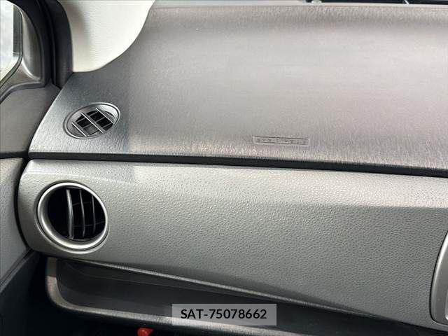 Toyota VITZ 2012-06 8832343-24