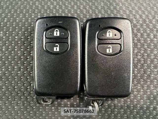 Toyota VITZ 2012-06 8832343-28