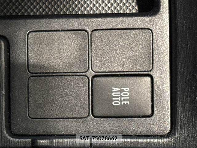 Toyota VITZ 2012-06 8832343-29