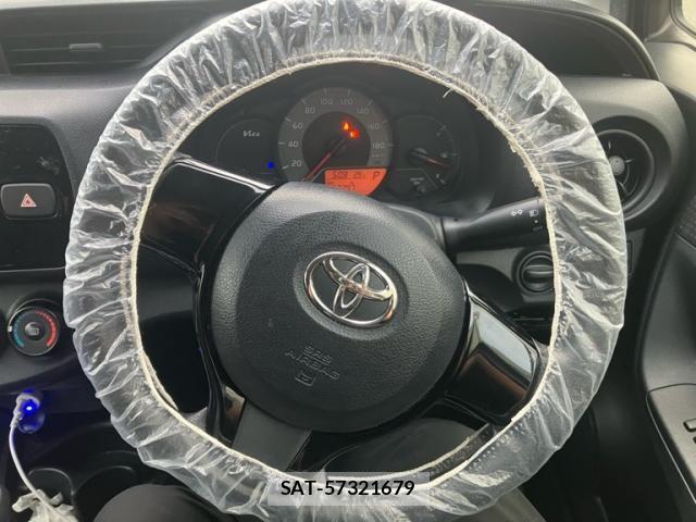 Toyota VITZ 2017-12 8832341-15