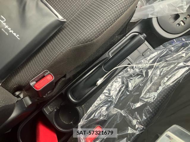 Toyota VITZ 2017-12 8832341-21