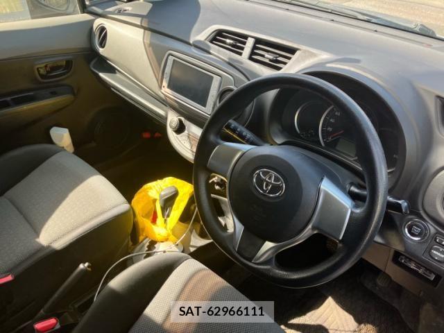 Toyota VITZ 2014-03 8832350-13