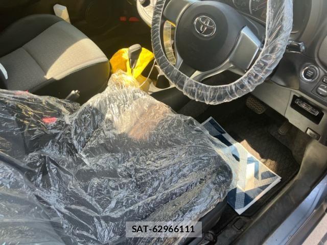 Toyota VITZ 2014-03 8832350-26