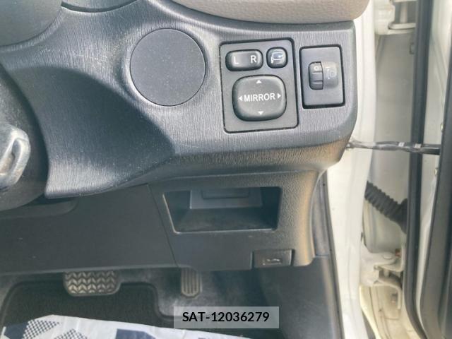 Toyota VITZ 2011-11 8850997-13