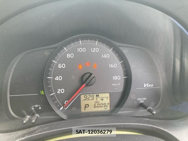 Toyota VITZ 2011-11 8850997-16