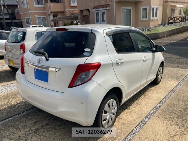 Toyota VITZ 2011-11 8850997-2