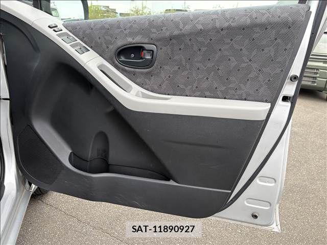 Toyota VITZ 2010-02 8850999-12