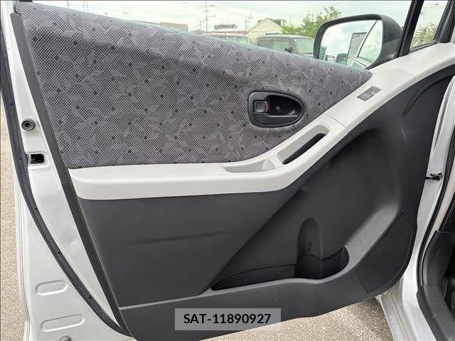 Toyota VITZ 2010-02 8850999-17