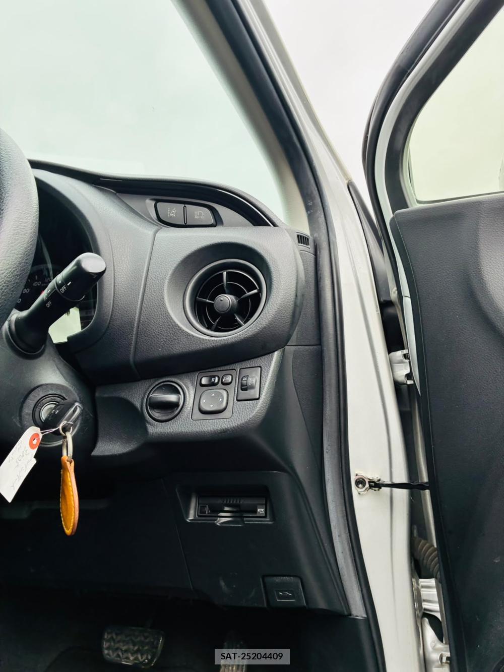Toyota VITZ 2019-08 8656627-16