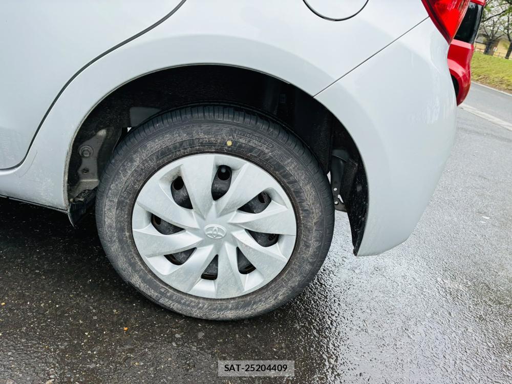 Toyota VITZ 2019-08 8656627-29