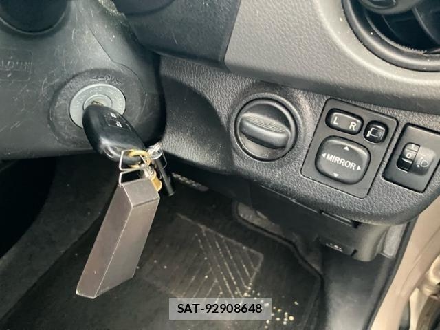 Toyota VITZ 2014-09 8872353-11