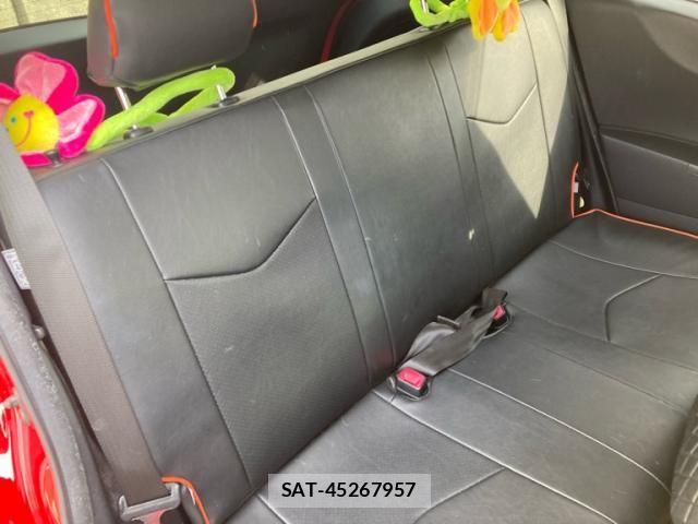 Toyota VITZ 2011-10 8882831-9