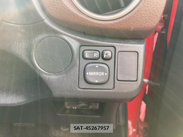 Toyota VITZ 2011-10 8882831-12