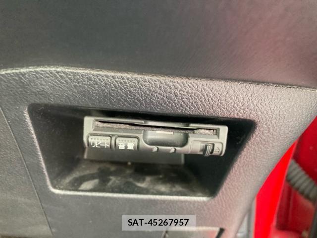 Toyota VITZ 2011-10 8882831-13