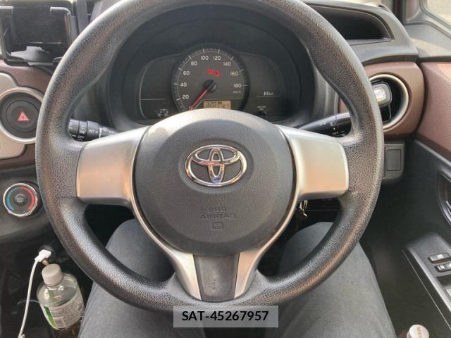 Toyota VITZ 2011-10 8882831-14