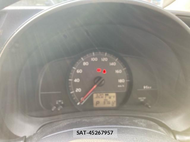 Toyota VITZ 2011-10 8882831-15
