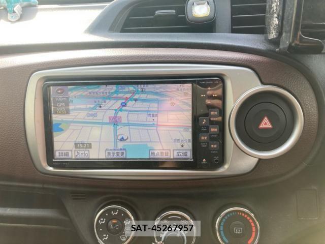 Toyota VITZ 2011-10 8882831-16