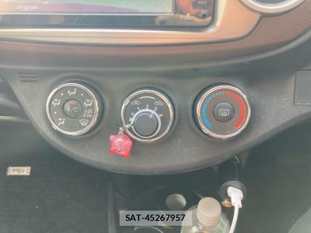 Toyota VITZ 2011-10 8882831-19