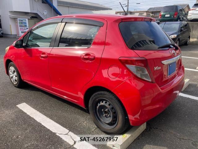 Toyota VITZ 2011-10 8882831-3