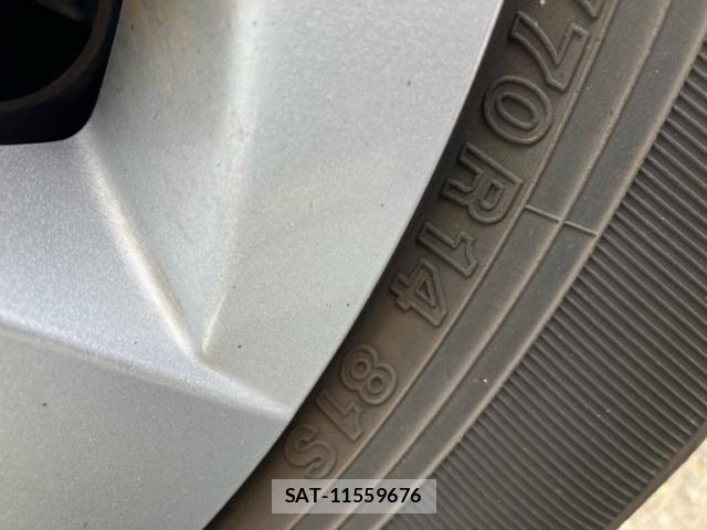 Toyota VITZ 2012-07 8882822-6