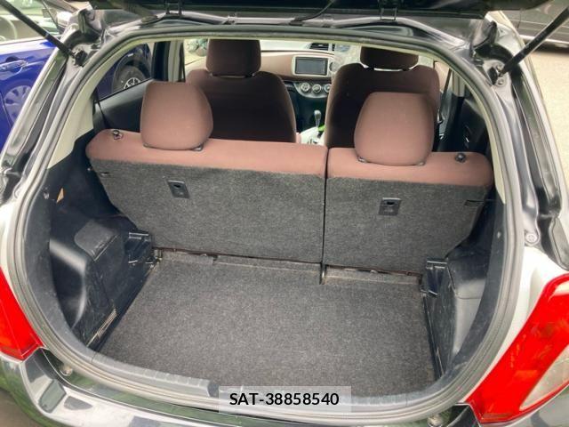 Toyota VITZ 2011-11 8882824-11