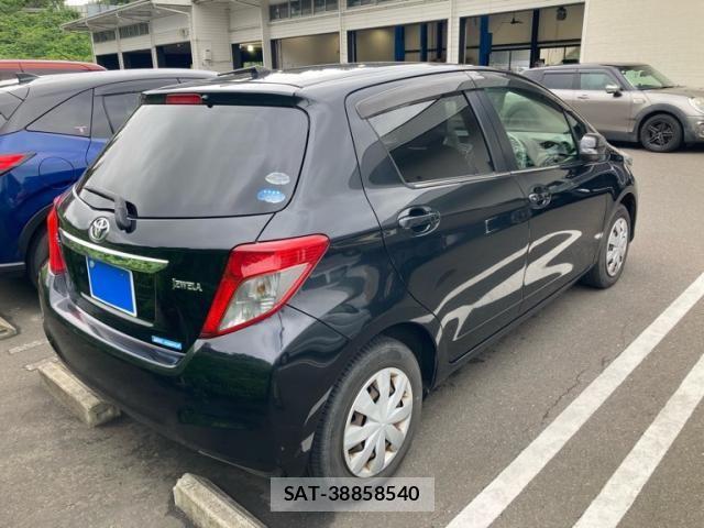 Toyota VITZ 2011-11 8882824-3