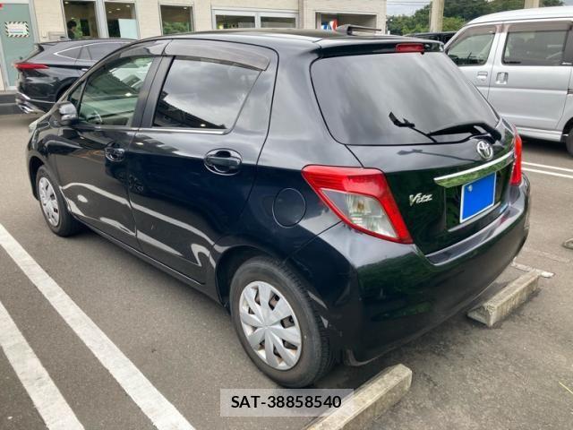 Toyota VITZ 2011-11 8882824-4