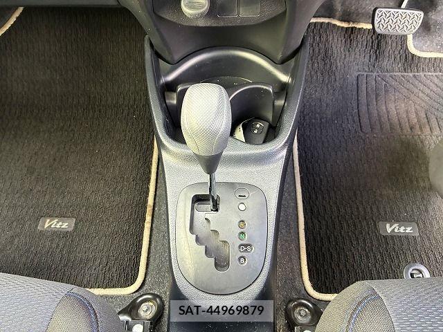 Toyota VITZ 2015-12 8882817-14